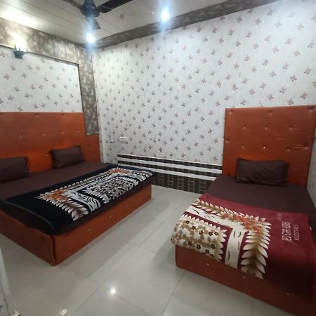 Yamnotri Dham Hotel Vrindāvan Buitenkant foto