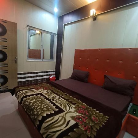 Yamnotri Dham Hotel Vrindāvan Buitenkant foto