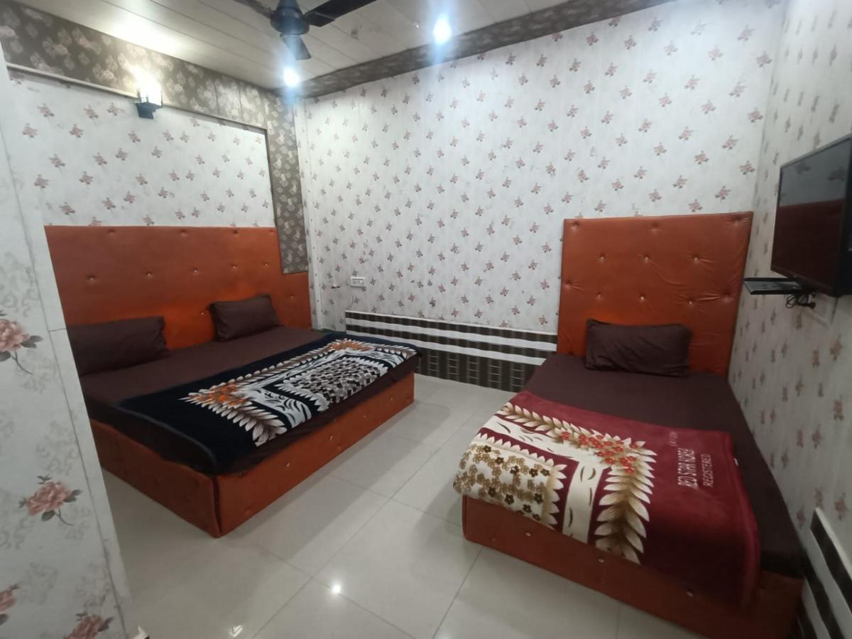 Yamnotri Dham Hotel Vrindāvan Buitenkant foto