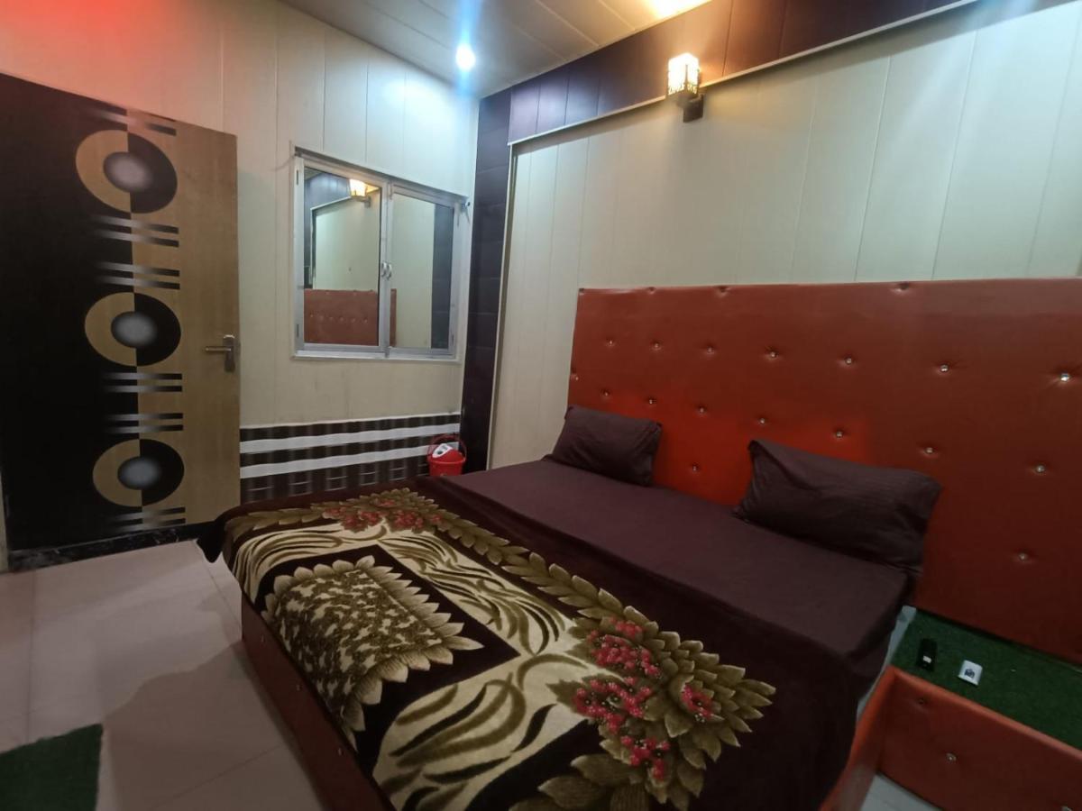 Yamnotri Dham Hotel Vrindāvan Buitenkant foto