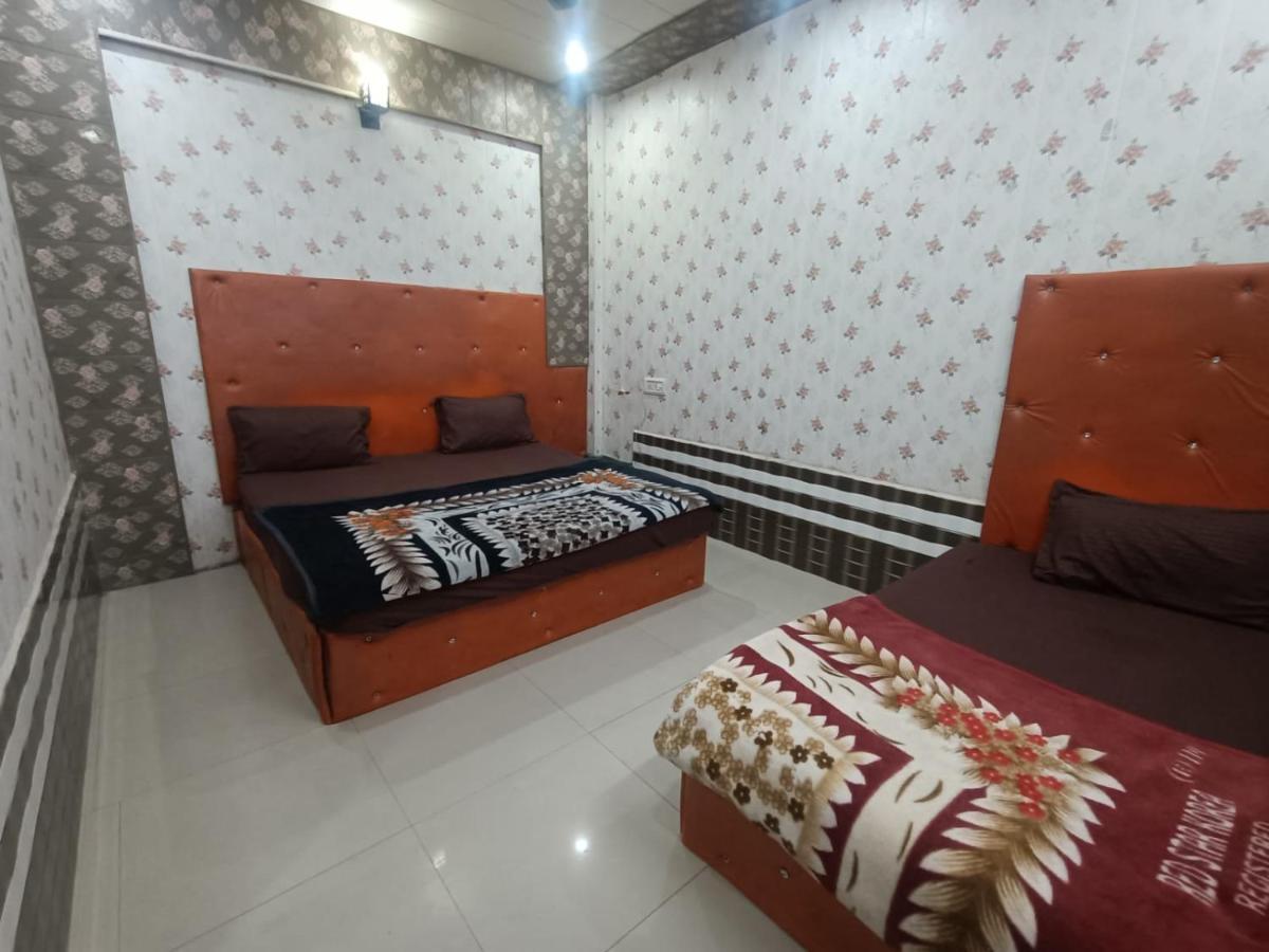 Yamnotri Dham Hotel Vrindāvan Buitenkant foto
