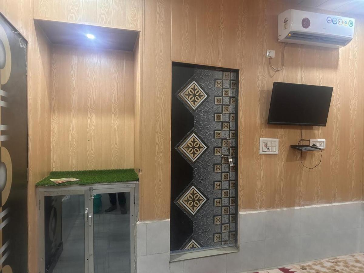 Yamnotri Dham Hotel Vrindāvan Buitenkant foto