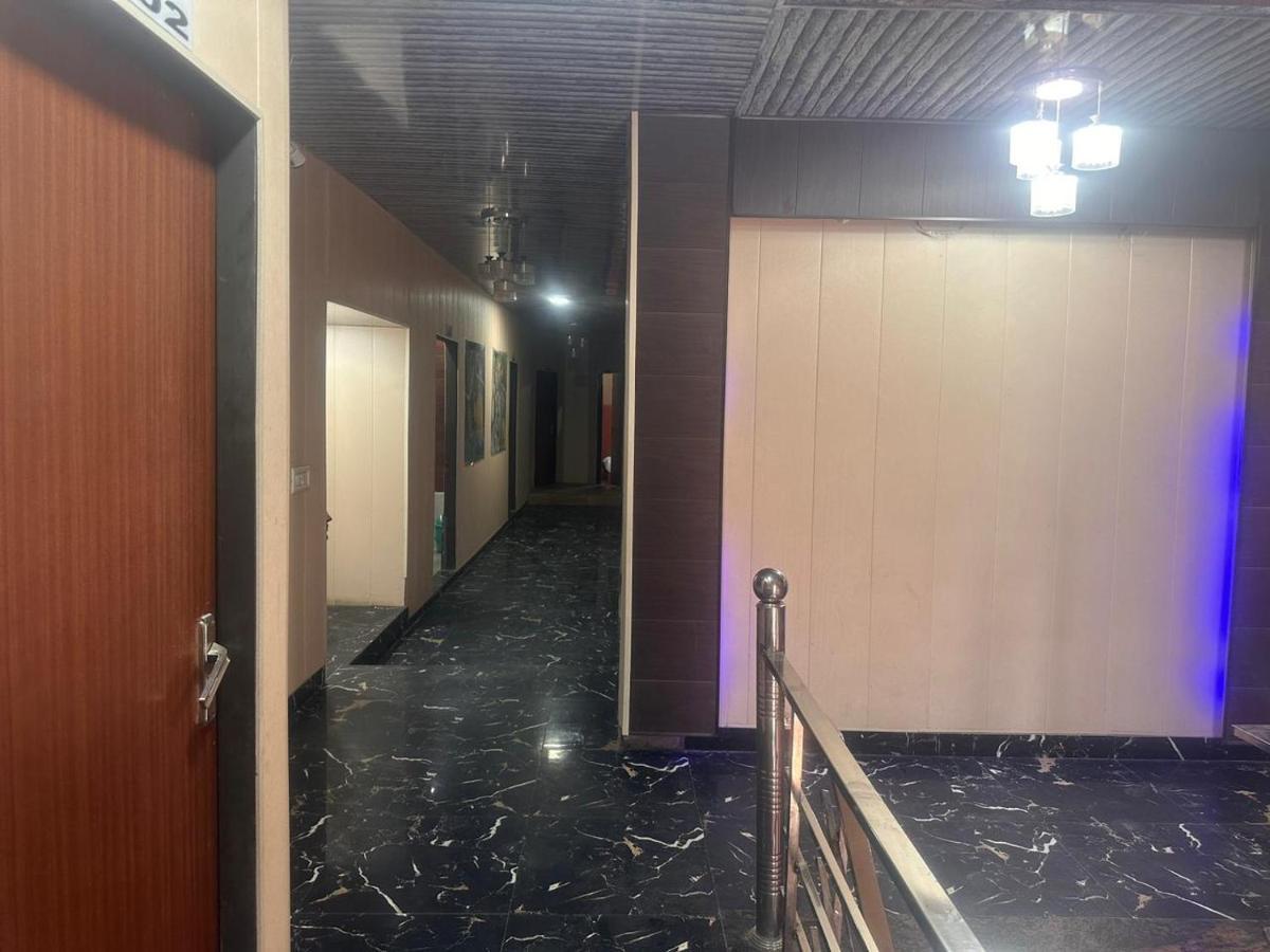 Yamnotri Dham Hotel Vrindāvan Buitenkant foto
