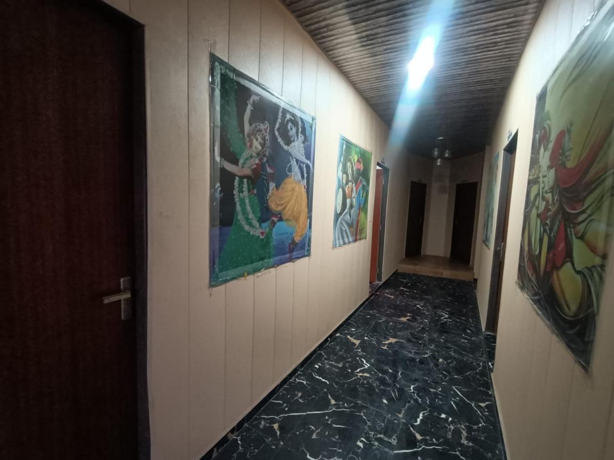 Yamnotri Dham Hotel Vrindāvan Buitenkant foto
