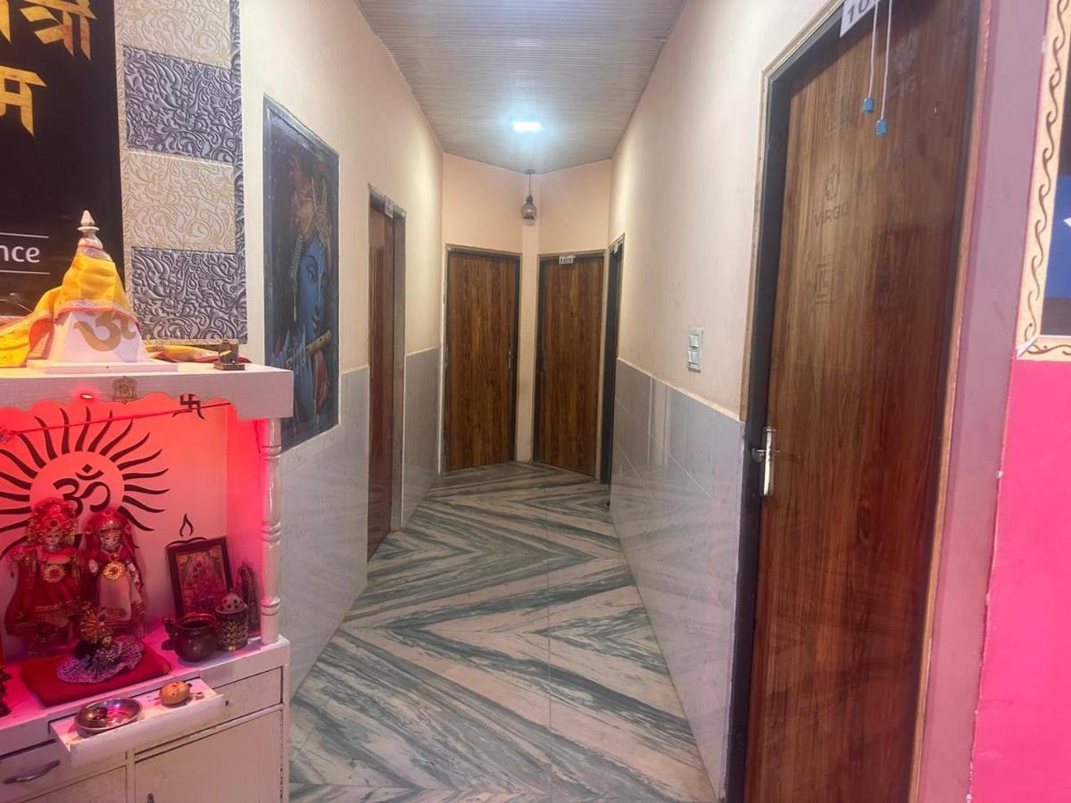 Yamnotri Dham Hotel Vrindāvan Buitenkant foto
