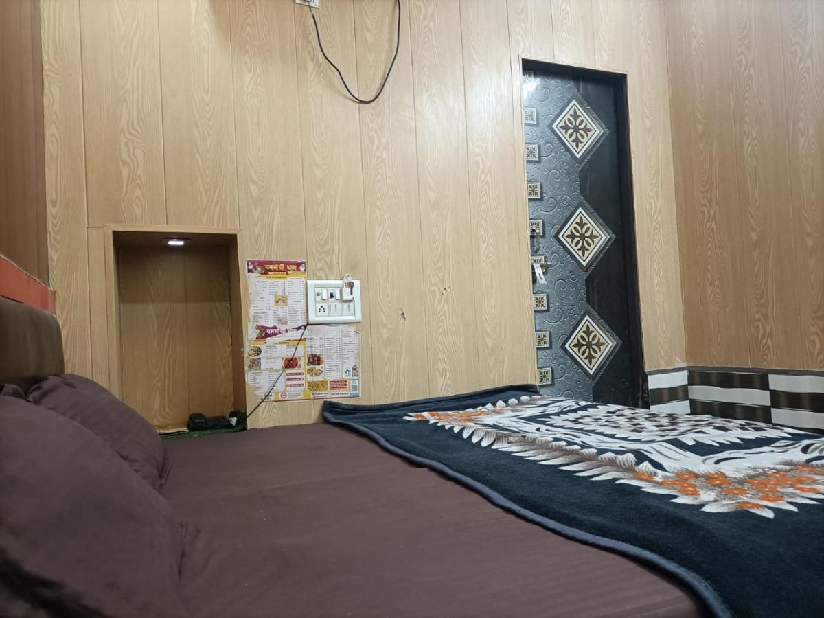 Yamnotri Dham Hotel Vrindāvan Buitenkant foto
