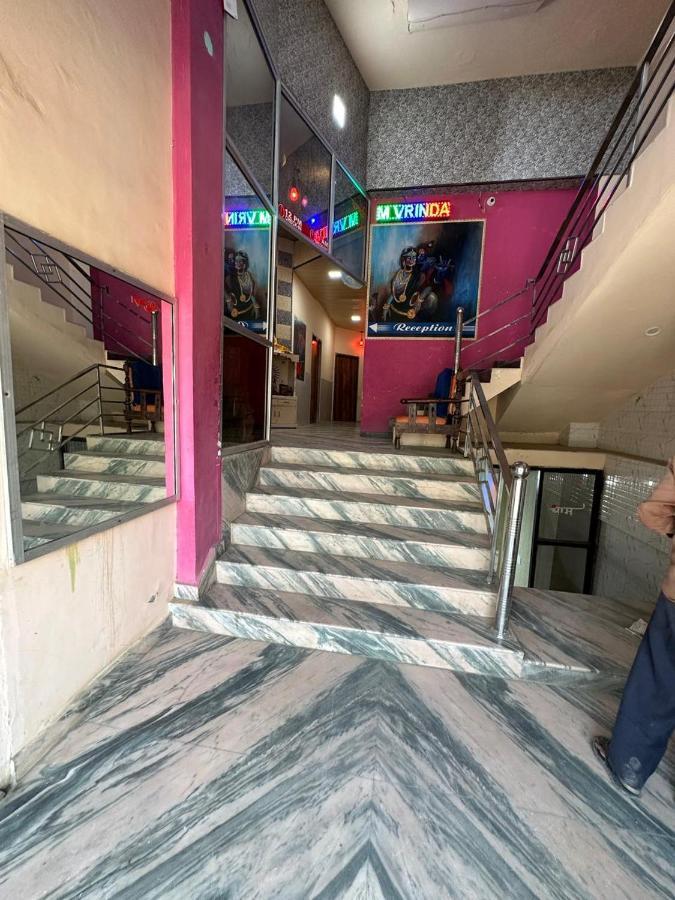 Yamnotri Dham Hotel Vrindāvan Buitenkant foto