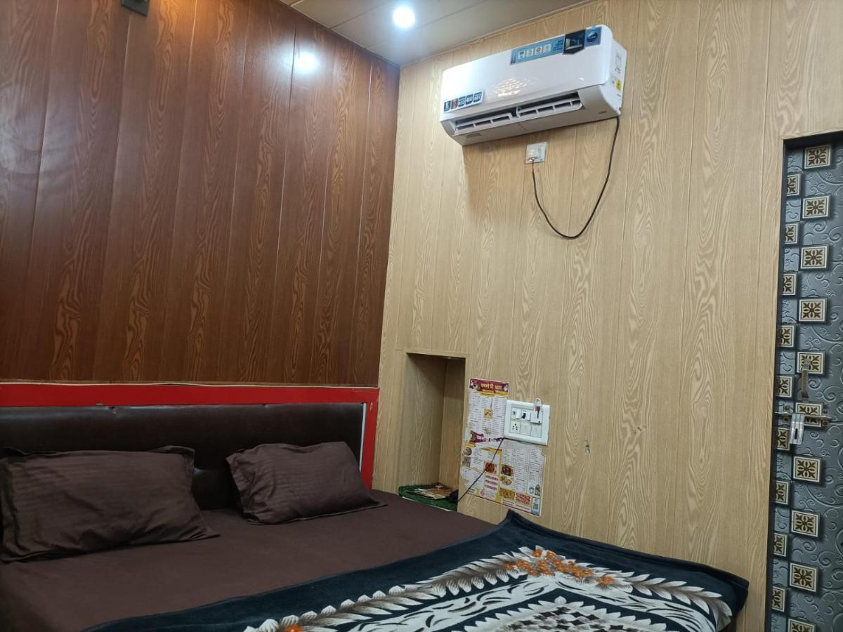 Yamnotri Dham Hotel Vrindāvan Buitenkant foto